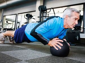Körperliche Aktivität eines Mannes mit 50 Jahren zur Normalisierung der Potenz